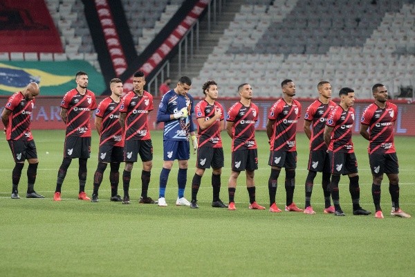 Elenco do Athletico é posto à prova após saída de António Oliveira (Foto:Robson Mafra/AGIF)