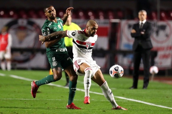 Daniel Alves em campo pelo São Paulo. (Foto: Getty Images)