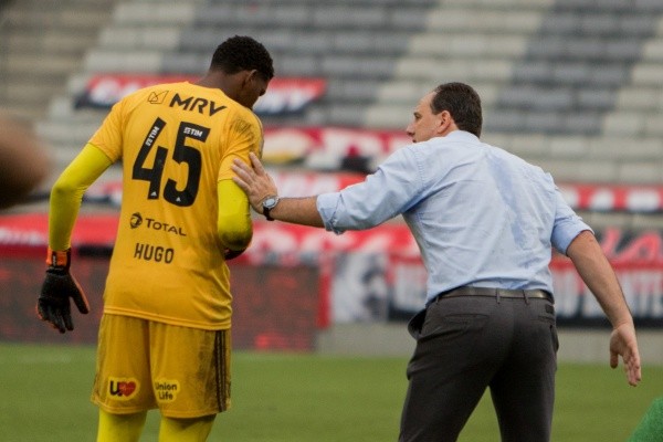 Hugo Souza Hugo Souza