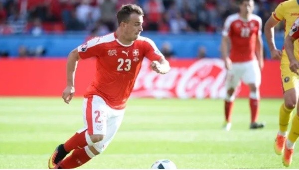 Um nativo de Kosovo, a Suíça o patrocinou e fez dele uma figura de estrela na grama verde. Fonte: Getty Images