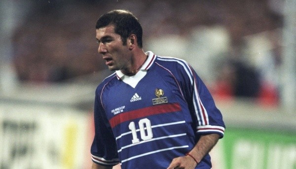 O treinador do Real Madrid brilhou com os gauleses nos anos 90. Fonte: Getty Images