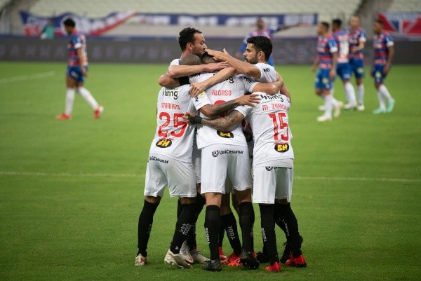 Atlético vence o Fortaleza. (Foto: Kely Pereira/AGIF)