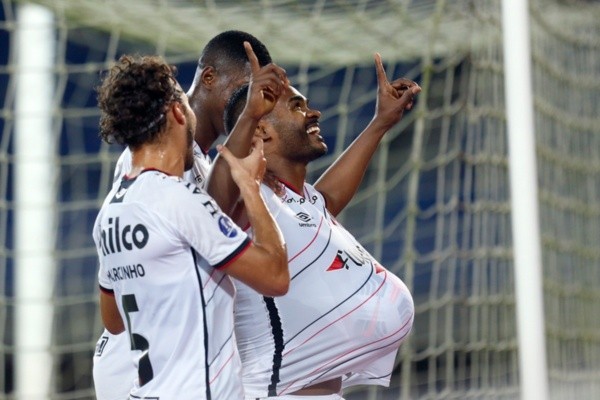 Comemoração de gol do Athletico-PR. Foto: Getty Images