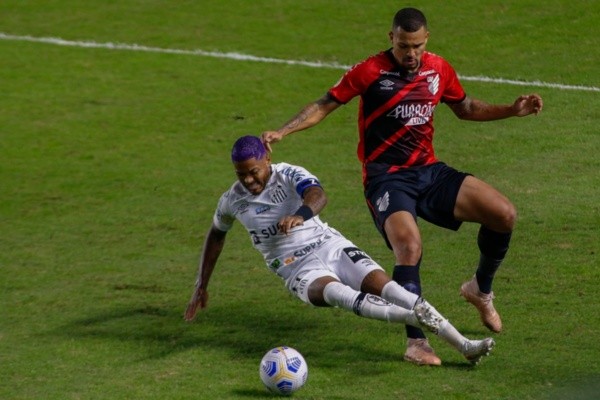 Marinho, do Santos, em jogo contra o Athletico-PR. Foto: Getty Images