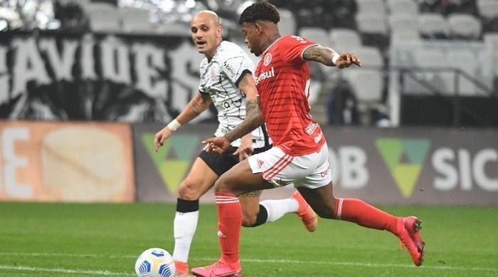 Juan Cuesta: foi titular contra o Corinthians (Foto: Ricardo Duarte/Inter/Divulgação)