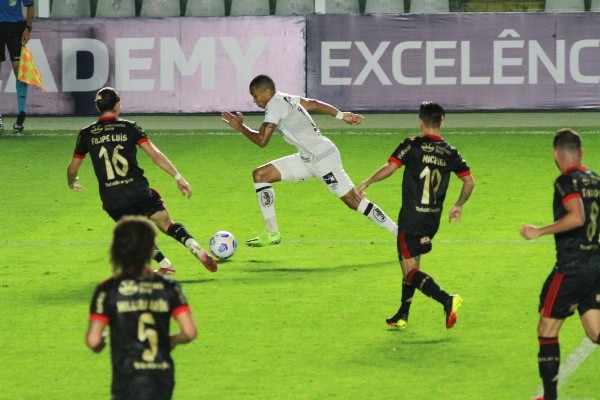 Santos x Flamengo pelo Brasileirão. (Foto: Fernanda Luz/AGIF)