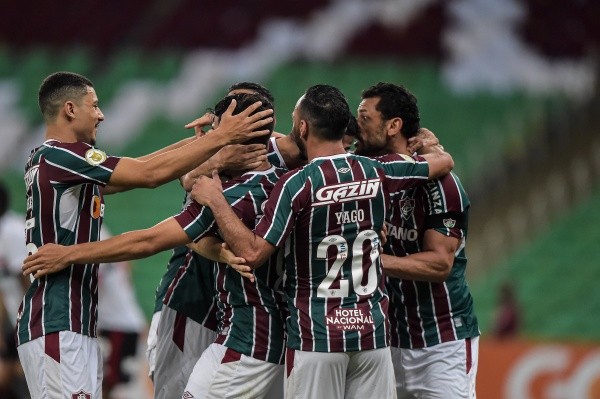 Fluminense comemorando em campo. (Foto: Thiago Ribeiro/AGIF)