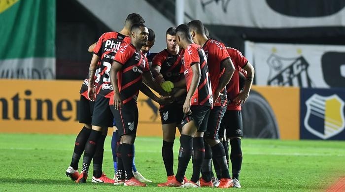 Furacão garantiu vaga atuando na Vila Belmiro Foto: Gustavo Oliveira/athletico.com.br/Divulgação