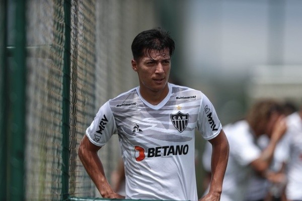 Camisa 21 vem sem espaço com Cuca, mas optou por permanecer no Atlético em busca de chances na reta final de 2021 (Foto: Pedro Souza/Atlético)