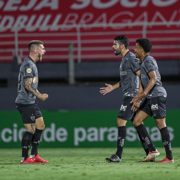 Diego Costa fará teste antes de jogo do Sport para saber se começa de titular pelo Atlético (Foto: Pedro Souza / Atlético)