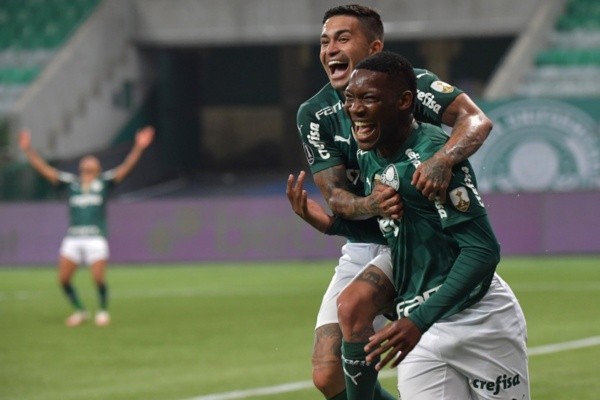 Dudu e Patrick de Paula, que devem ser titulares contra a Chapecoense, comemoram gol do Palmeiras. Foto: Getty Images