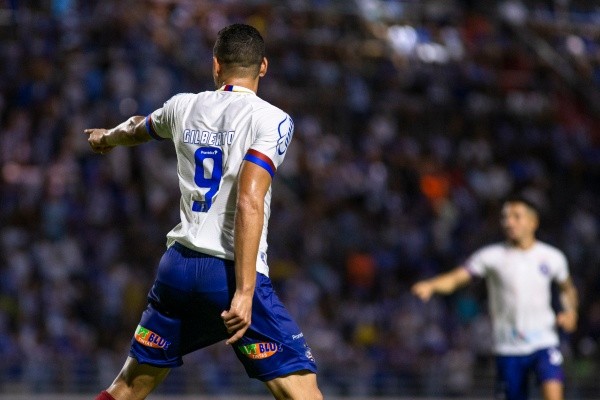 Gilberto foi para a reserva de Rodallega contra o RB Bragantino (Foto: Alisson Frazao/AGIF)