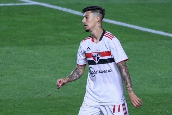 Rigoni em campo pelo São Paulo. (Foto: Marcello Zambrana/AGIF)