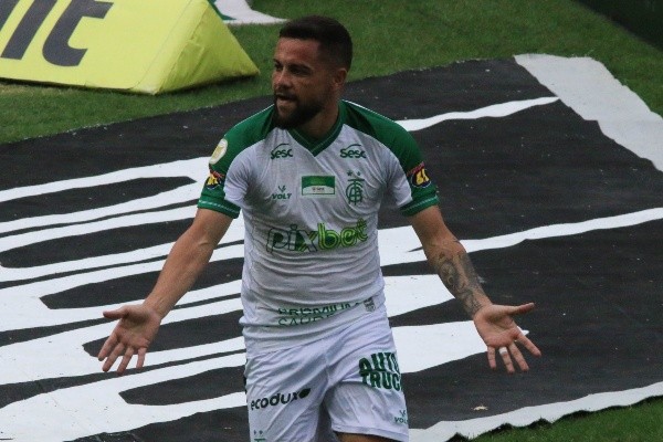 América-MG em campo. (Foto: Fernando Moreno/AGIF)