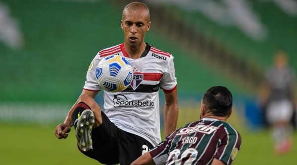 RJ - Rio de Janeiro - 12/09/2021 - BRASILEIRO A 2021, FLUMINENSE X SAO PAULO - Miranda jogador do Sao Paulo durante partida contra o Fluminense no estadio Maracana pelo campeonato Brasileiro A 2021. Foto: Thiago Ribeiro/AGIF