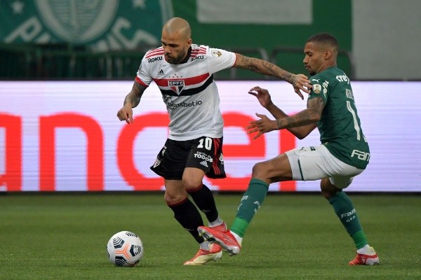 Daniel Alves em campo pelo São Paulo. (Foto: Getty Images)