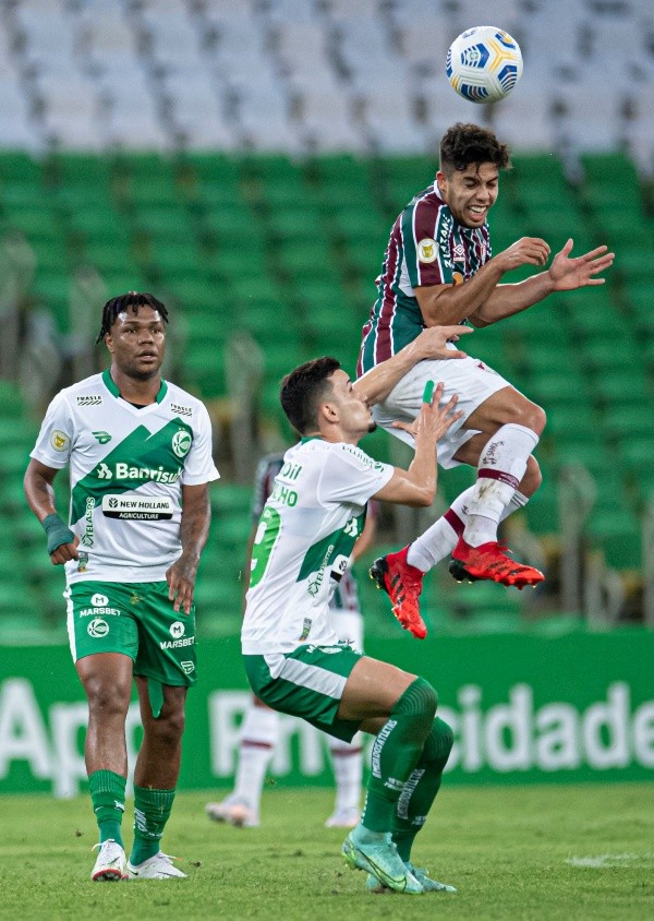 Nonato vem se destacando no meio de campo do Fluminense