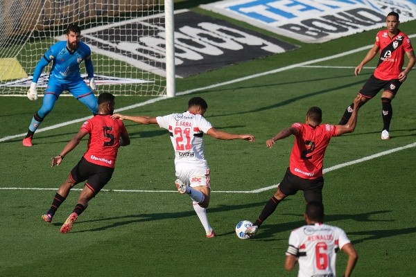 São Paulo em campo contra o Atlético-GO. (Foto: Marcello Zambrana/AGIF) São Paulo em campo contra o Atlético-GO. (Foto: Marcello Zambrana/AGIF)