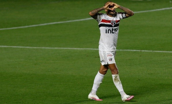 Daniel Alves em campo pelo São Paulo. (Foto: Getty Images)