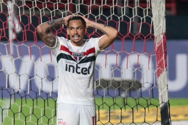 SP - São Paulo - 23/01/2021 - BRASILEIRO A 2020, SÃO PAULO X CORITIBA - Luciano jogador do São Paulo lamenta chance perdida durante partida contra o Coritiba no estadio Morumbi pelo campeonato Brasileiro A 2020. Foto: Marcello Zambrana / AGIF
