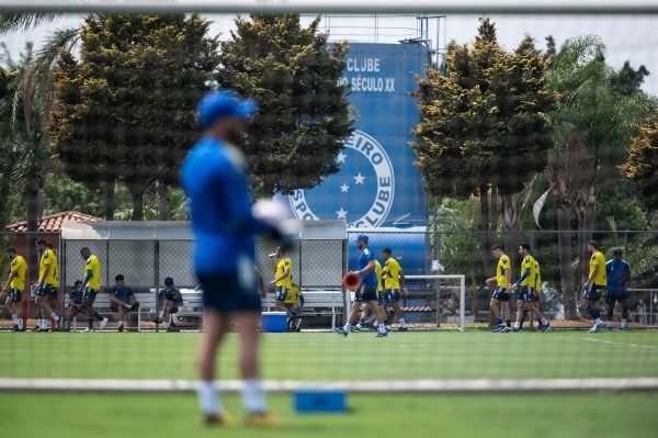 Elenco profissional já não recebe há dois meses