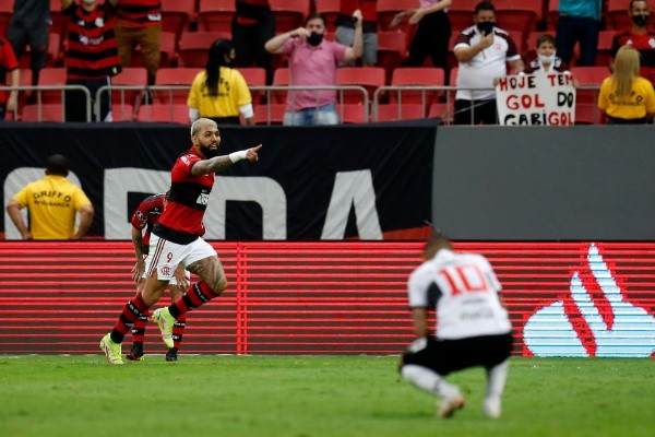 Gabigol comemorando gol na Libertadores. (Foto: Getty Images)