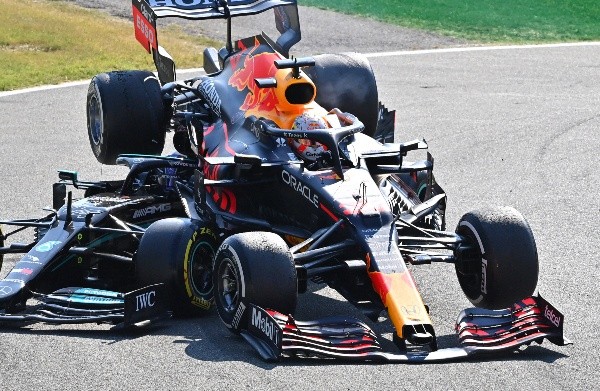 Acidente entre Verstappen e Hamilton Acidente entre Verstappen e Hamilton