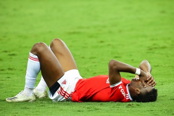 Moisés deve ficar no Inter, mas matemática não agrada muitos colorados na web (Foto: Pedro H. Tesch/AGIF)