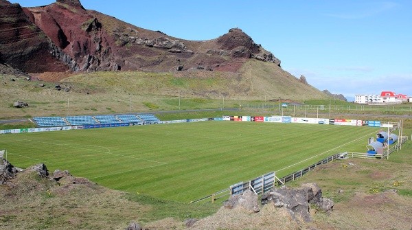 O campo localizado em Hasteinsvollur, Finlândia, onde Íþróttabandalag Vestmannaeyja joga (Fonte: Wikipedia)