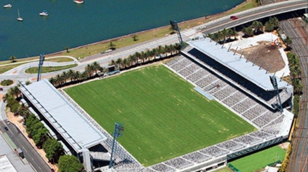 Os arquitetos decidiram que o estádio não teria uma quarta arquibancada para mostrar a baía (Fonte: Wikipedia)