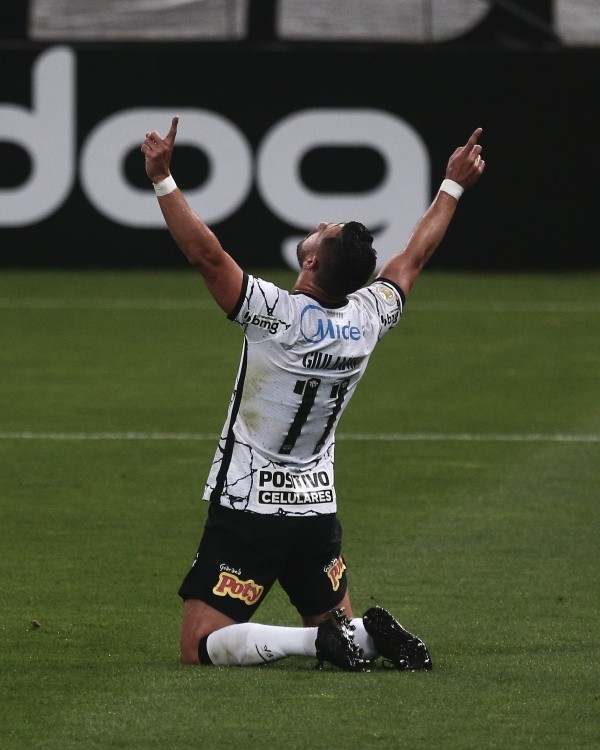 Giuliano tem sete jogos e um gol com a camisa do Corinthians