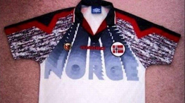 A camisa substituta mostrou a influência dos videogames da época. Fonte: Getty Images A camisa substituta mostrou a influência dos videogames da época. Fonte: Getty Images