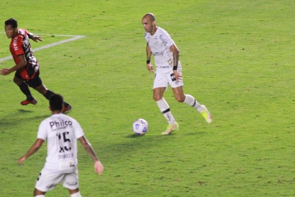 Diego Tardelli volta a ser relacionado após emboscada da torcida