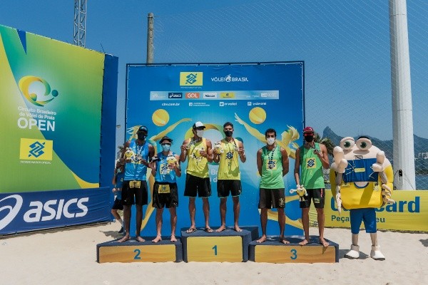 O pódio masculino. (Foto: Divulgação CBV)