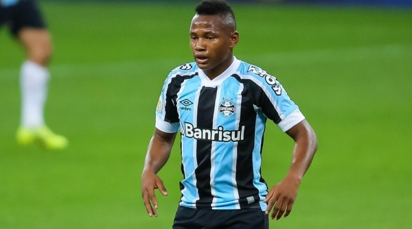 RS - Porto Alegre - 28/08/2021 - BRASILEIRO A 2021, GREMIO X CORINTHIANS - Campaz jogador do Gremio durante partida contra o Corinthians no estadio Arena do Gremio pelo campeonato Brasileiro A 2021. Foto: Pedro H. Tesch/AGIF