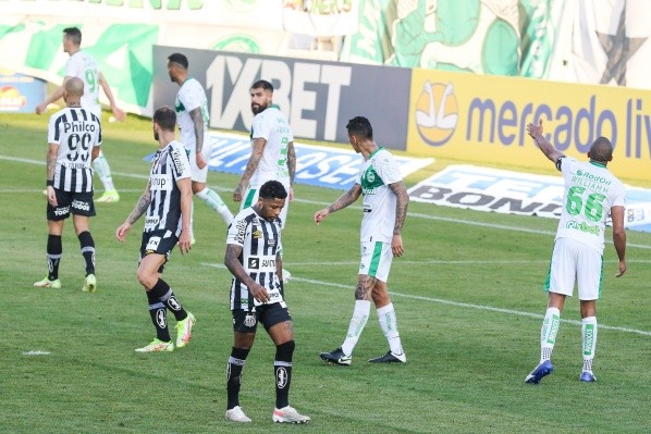Santos em campo. (Foto: Luiz Erbes/AGIF)