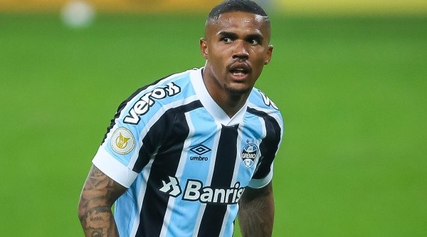 RS - Porto Alegre - 04/07/2021 - BRASILEIRO A 2021, GREMIO X ATLETICO-GO - Douglas Costa jogador do Gremio durante partida contra o Atletico-GO no estadio Arena do Gremio pelo campeonato Brasileiro A 2021. Foto: Pedro H. Tesch/AGIF RS - Porto Alegre - 04/07/2021 - BRASILEIRO A 2021, GREMIO X ATLETICO-GO - Douglas Costa jogador do Gremio durante partida contra o Atletico-GO no estadio Arena do Gremio pelo campeonato Brasileiro A 2021. Foto: Pedro H. Tesch/AGIF