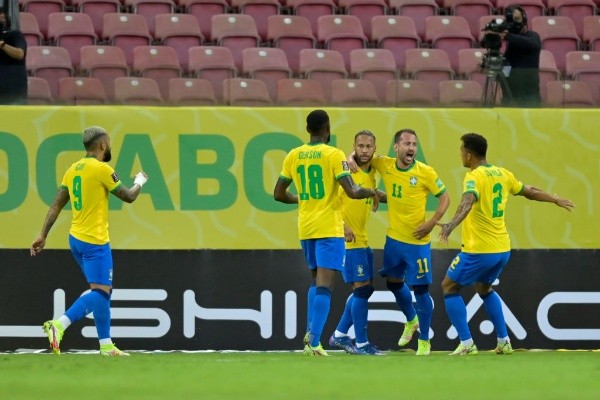 seleção brasileira comemorando gol. (Foto: Getty Images)