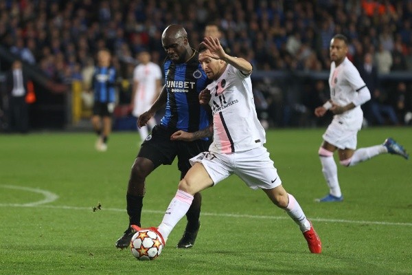 Messi em campo pelo PSG. (Foto: Getty Images)