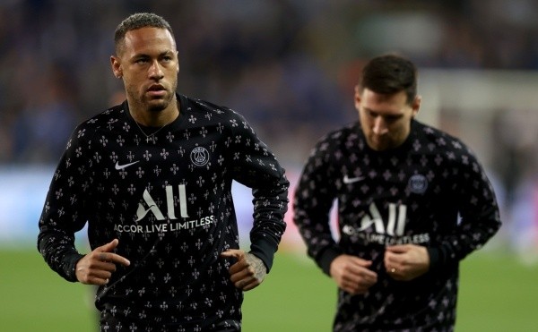 Neymar e Messi, do PSG, durante aquecimento. Foto: Getty Images