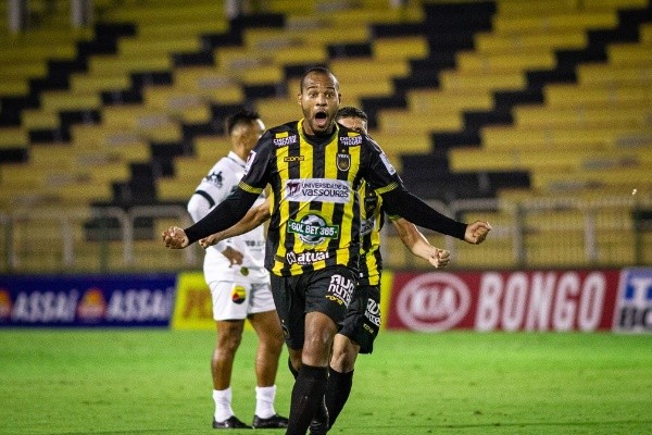 Olávio comemorando gol. (Foto: André Moreira/Volta Redonda) Olávio comemorando gol. (Foto: André Moreira/Volta Redonda)