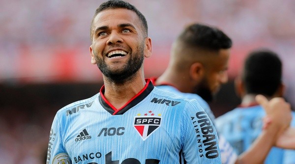 SP - Sao Paulo - 18/08/2019 - Brasileiro A 2019, Sao Paulo X Ceara - jogador Dani Alves do Sao Paulo comemora seu gol durante partida contra o Ceara no estadio Morumbi pelo campeonato Brasileiro A 2019. Foto: Daniel Vorley/AGIF SP - Sao Paulo - 18/08/2019 - Brasileiro A 2019, Sao Paulo X Ceara - jogador Dani Alves do Sao Paulo comemora seu gol durante partida contra o Ceara no estadio Morumbi pelo campeonato Brasileiro A 2019. Foto: Daniel Vorley/AGIF