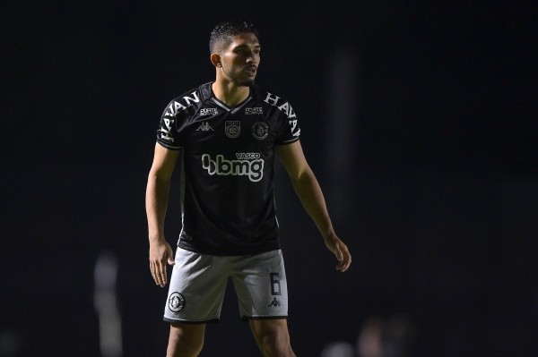 Andrey sentiu incômodo na coxa no 1º tempo contra o Goiás (Foto: Thiago Ribeiro/AGIF)
