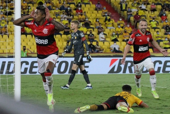 Bruno Henrique foi o melhor jogador da partida com dois gols