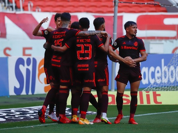 O Colorado em seu último duelo, contra o Bahia. (Foto: Maxi Franzoi/AGIF)