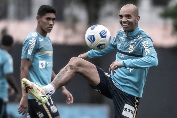 Tardelli se diz 100% e pronto para atuar improvisado no meio-campo do Santos – Foto:Foto: Ivan Storti/Santos FC