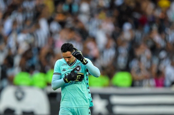 Paraguaio não atua pelo Botafogo há ano por conta da lesão