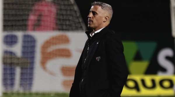 SP - Sao Paulo - 23/06/2021 - BRASILEIRO A 2021, SAO PAULO X CUIABA - Hernan Crespo tecnico do Sao Paulo durante partida contra o Cuiaba no estadio Morumbi pelo campeonato Brasileiro A 2021. Foto: Ettore Chiereguini/AGIF SP - Sao Paulo - 23/06/2021 - BRASILEIRO A 2021, SAO PAULO X CUIABA - Hernan Crespo tecnico do Sao Paulo durante partida contra o Cuiaba no estadio Morumbi pelo campeonato Brasileiro A 2021. Foto: Ettore Chiereguini/AGIF