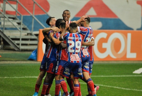 Bahia comemorando gol. (Foto: Jhony Pinho/AGIF)