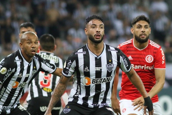Atlético-MG em campo contra o Internacional. (Foto: Fernando Moreno/AGIF)